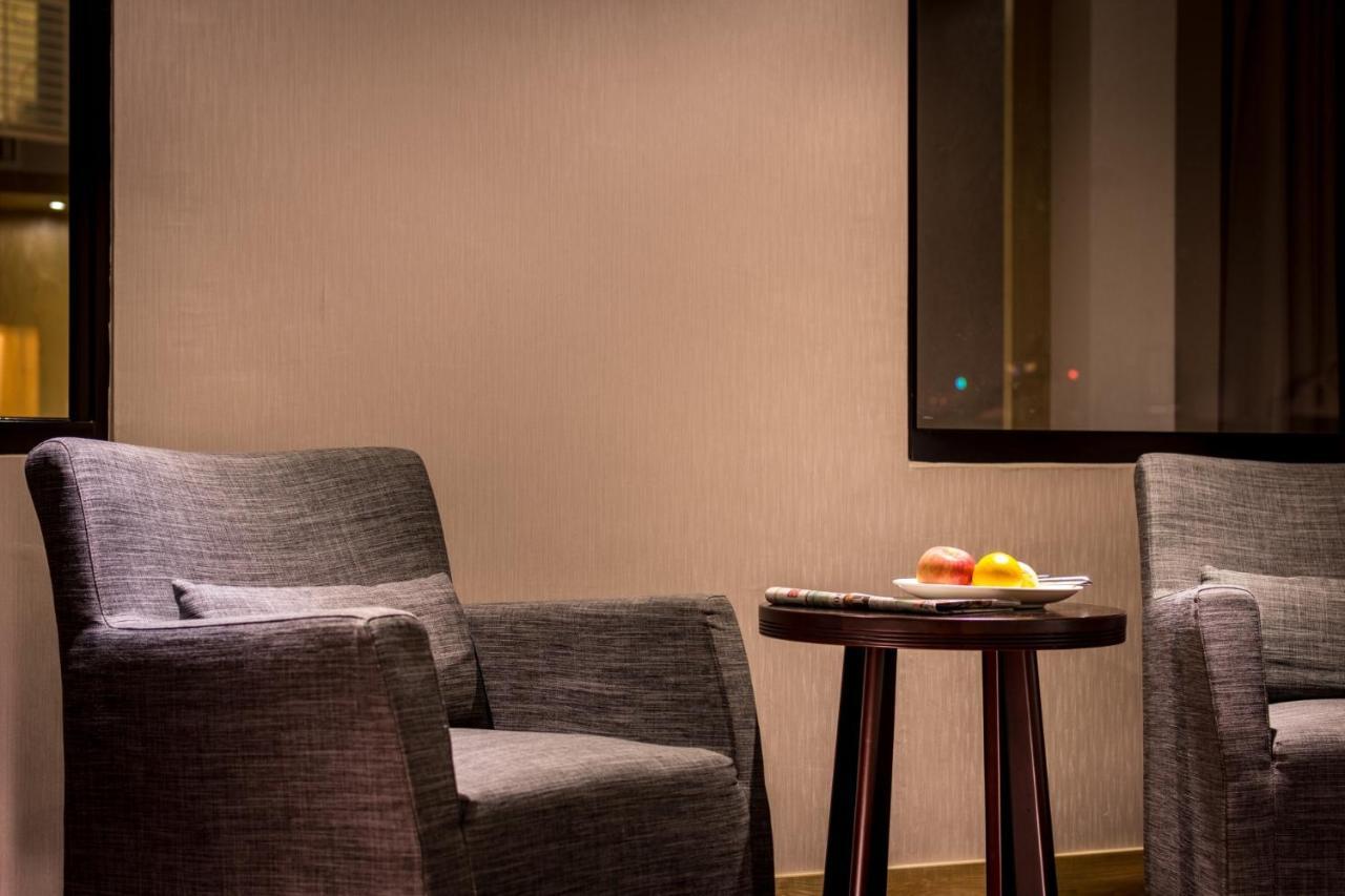 ชาโต ริช โฮเต็ล Hotel ไถหนาน ภายนอก รูปภาพ