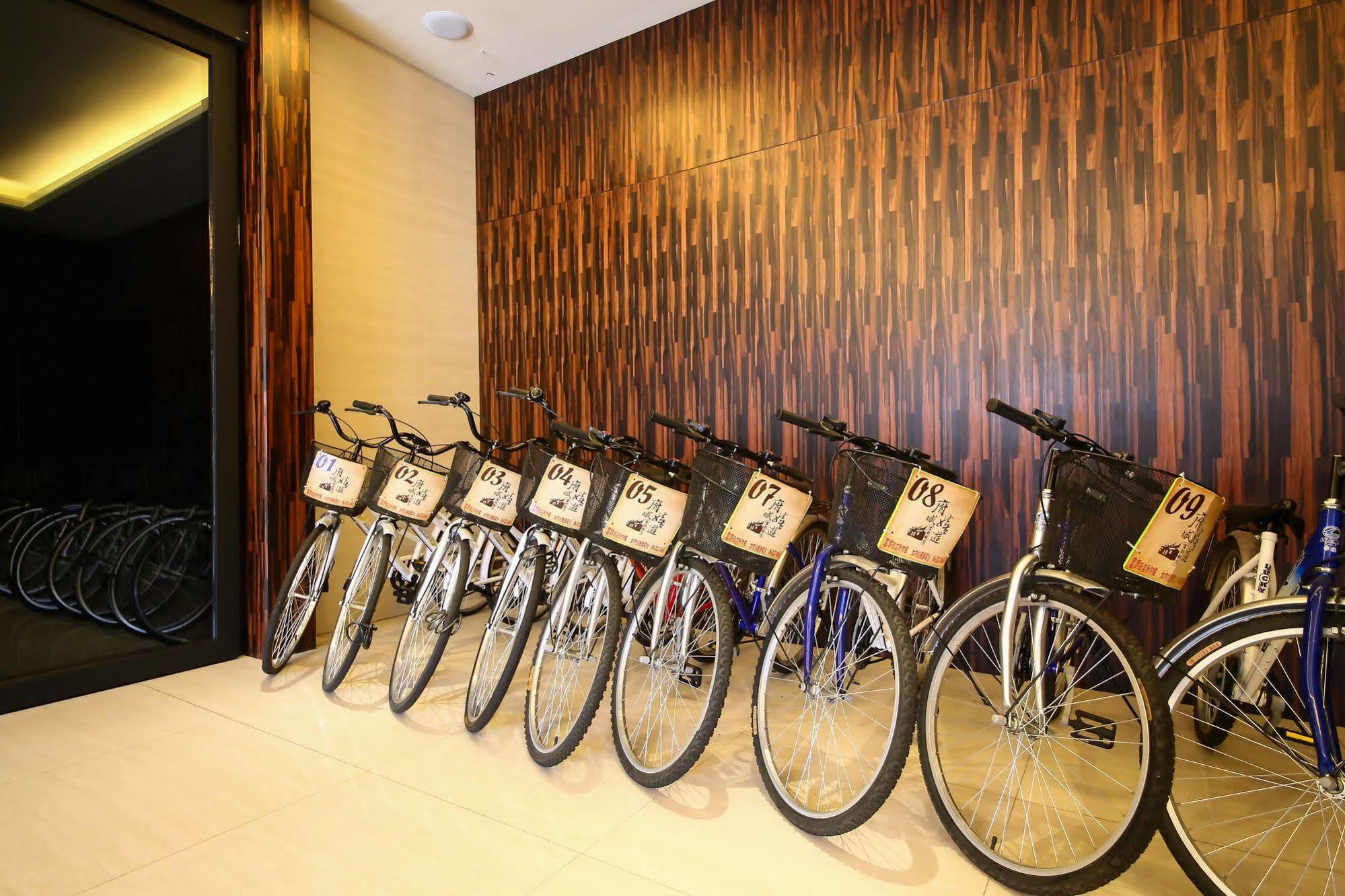 ชาโต ริช โฮเต็ล Hotel ไถหนาน ภายนอก รูปภาพ