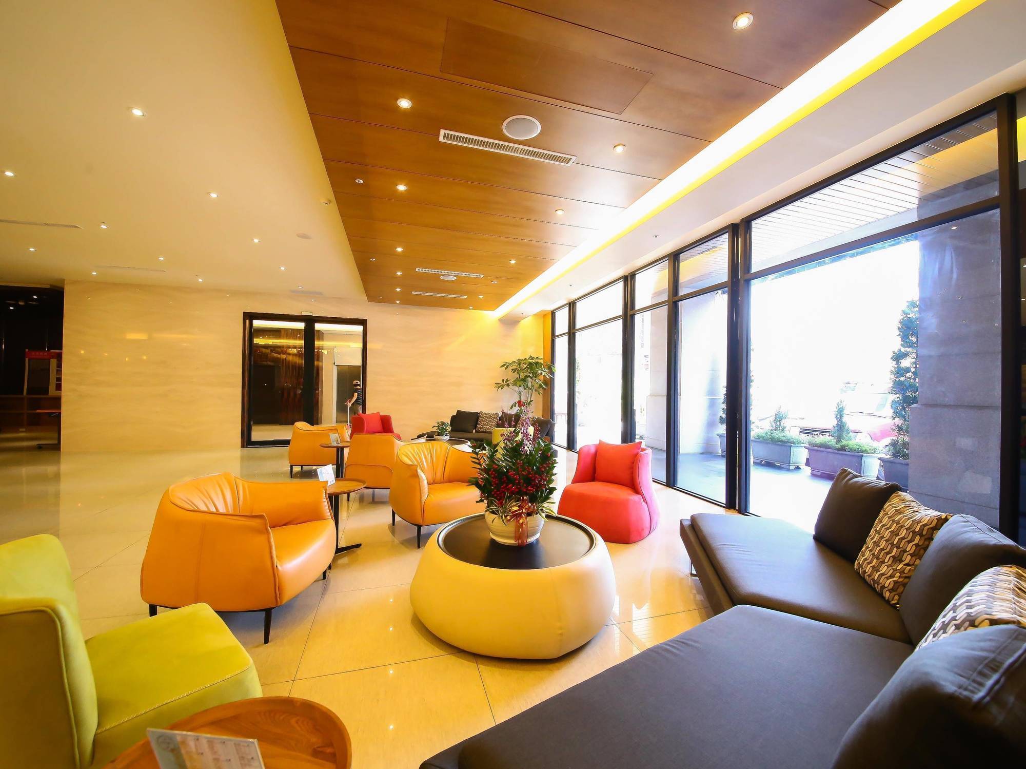 ชาโต ริช โฮเต็ล Hotel ไถหนาน ภายนอก รูปภาพ