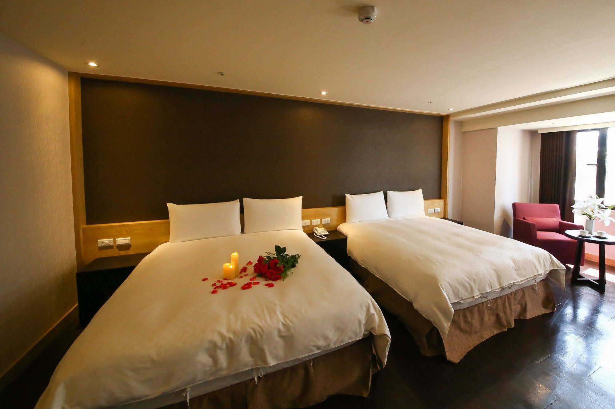 ชาโต ริช โฮเต็ล Hotel ไถหนาน ภายนอก รูปภาพ