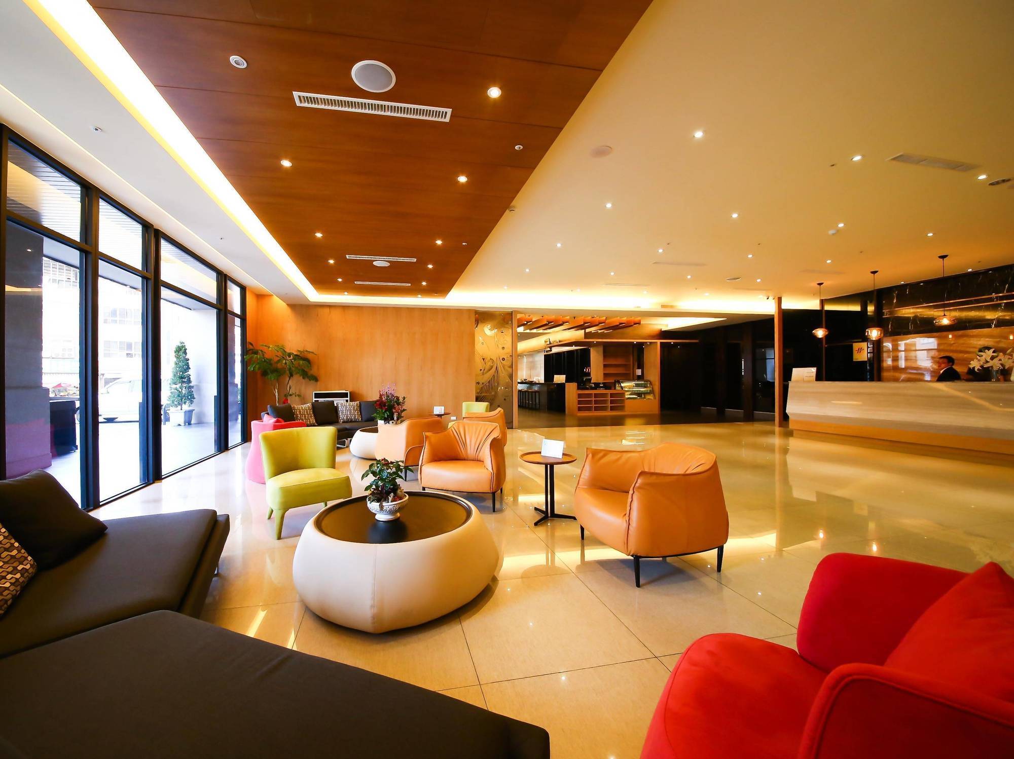 ชาโต ริช โฮเต็ล Hotel ไถหนาน ภายนอก รูปภาพ